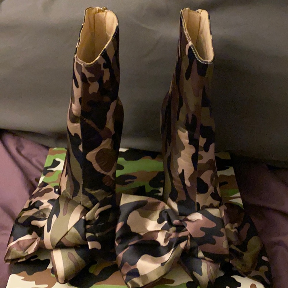 Camo Stiletto Boots with Bows Size 6 (36)